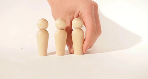 Consistent turned wooden components for serial production