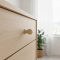 33 mm rund Eichenholz Möbelknopf installed on cabinet door