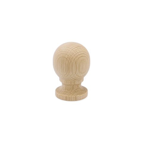 Nahaufnahme von 33 mm Eschenholz Möbelknopf showing wood grain