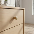 30 mm flared Eichenholz Möbelknopf installed on cabinet door