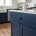 10 mm schlank Holz Möbelknopf installed on cabinet door