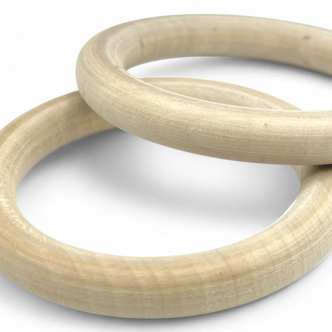 lähikaader  70 mm puidust käsitöö toss rõngad showing wood grain